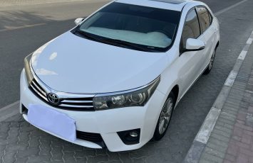 2015 Toyota Corolla white