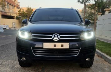 2015 Volkswagen Touareg black