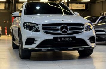 2019 Mercedes GLC300 white