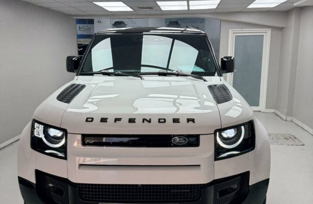 2023 Land-Rover Defender white